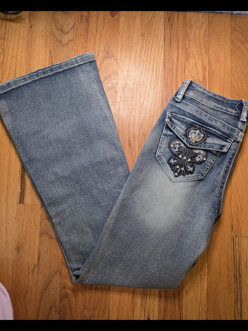 Urban Weekend Women's Bootcut Jeans Size 3 NWT Embellished Fleur De Lis Pocket